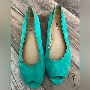 Turquoise Flats scalloped edge